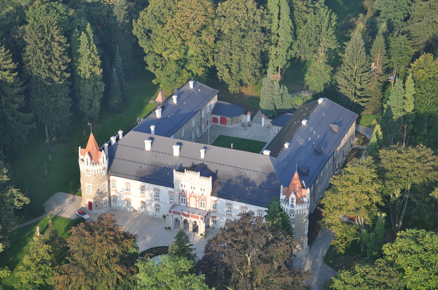 Only5Hotels 2-5 CZ Chateau Heralec